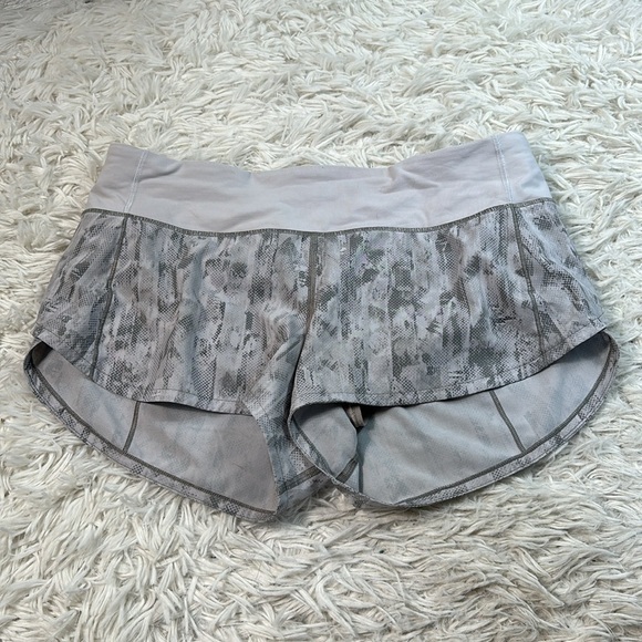 Lululemon Speed Up Short *2.5" City Breeze Alpine White Multi / Alpine White - Picture 1 of 5